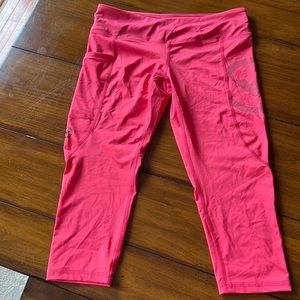 virus cropped leggings